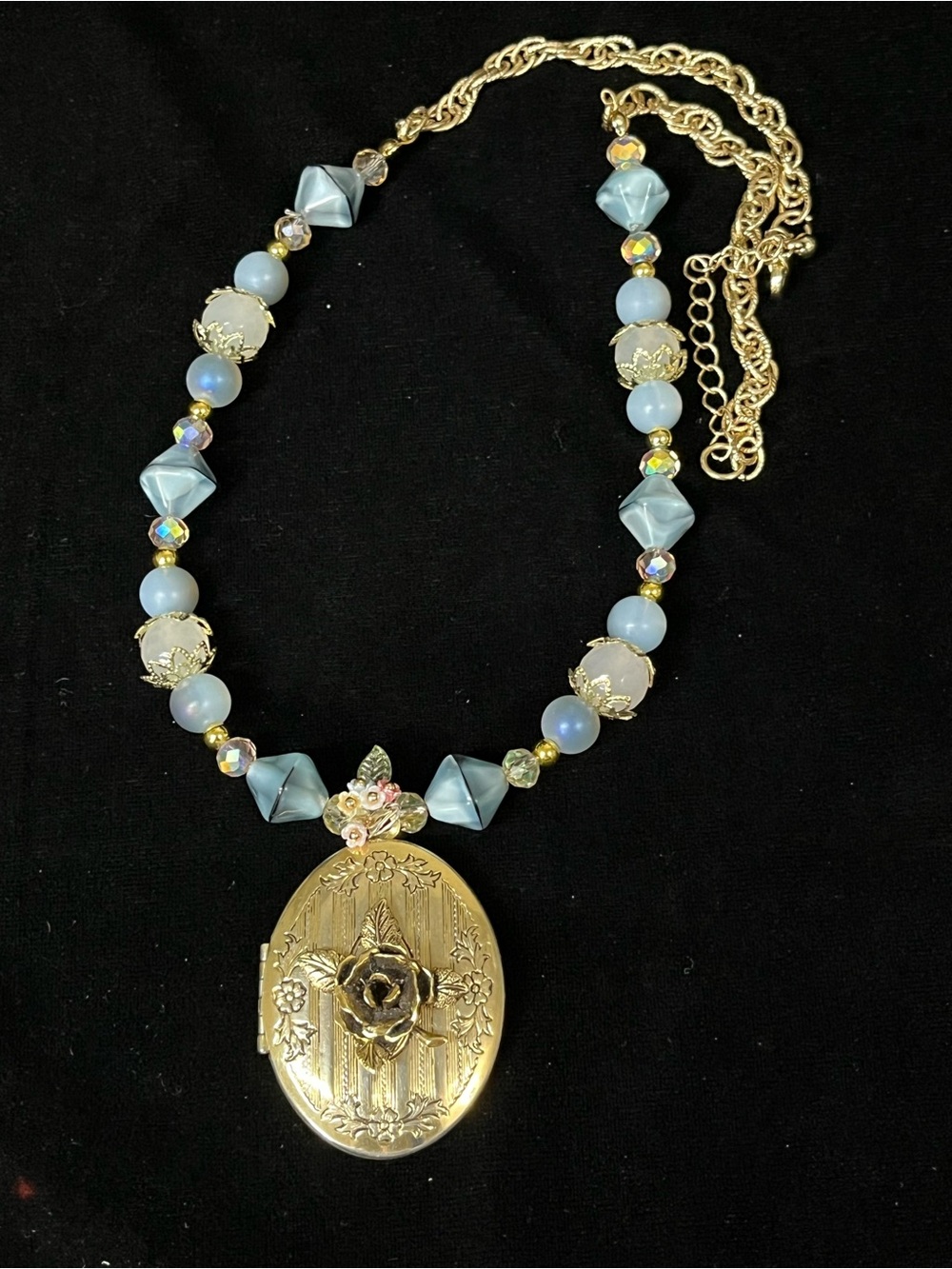 Drops 10/03✨ “The Enchanted Heirloom” Artisan Locket Glass Bead Necklace - Picture 5 of 10